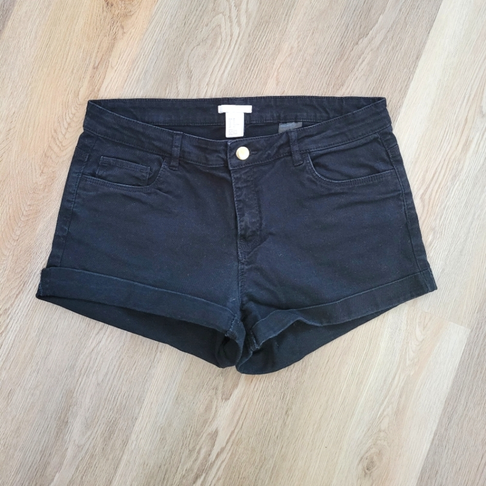 H&M Black jean shorts size 10